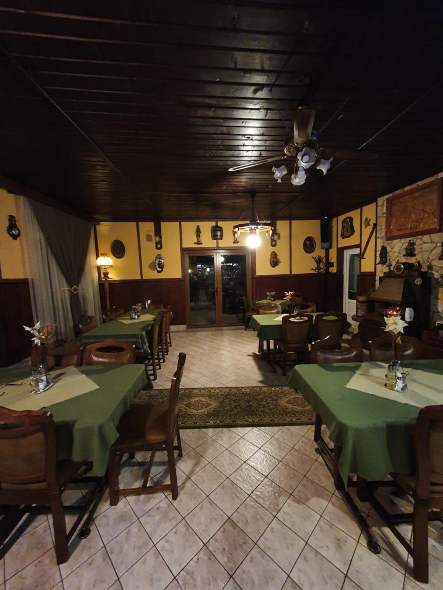 Complex Turistic Caprioara Hotell Baia Mare Exteriör bild