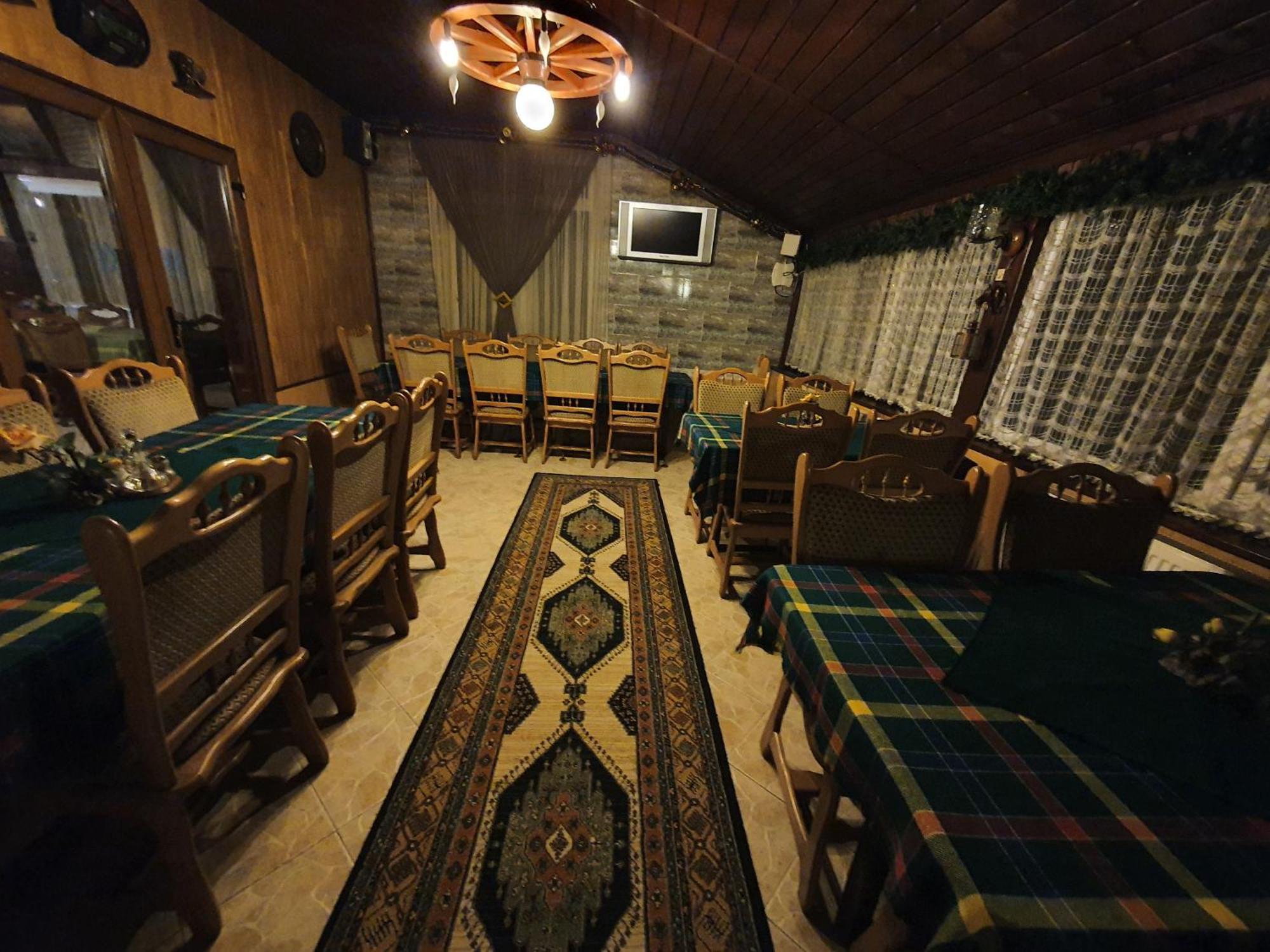 Complex Turistic Caprioara Hotell Baia Mare Exteriör bild
