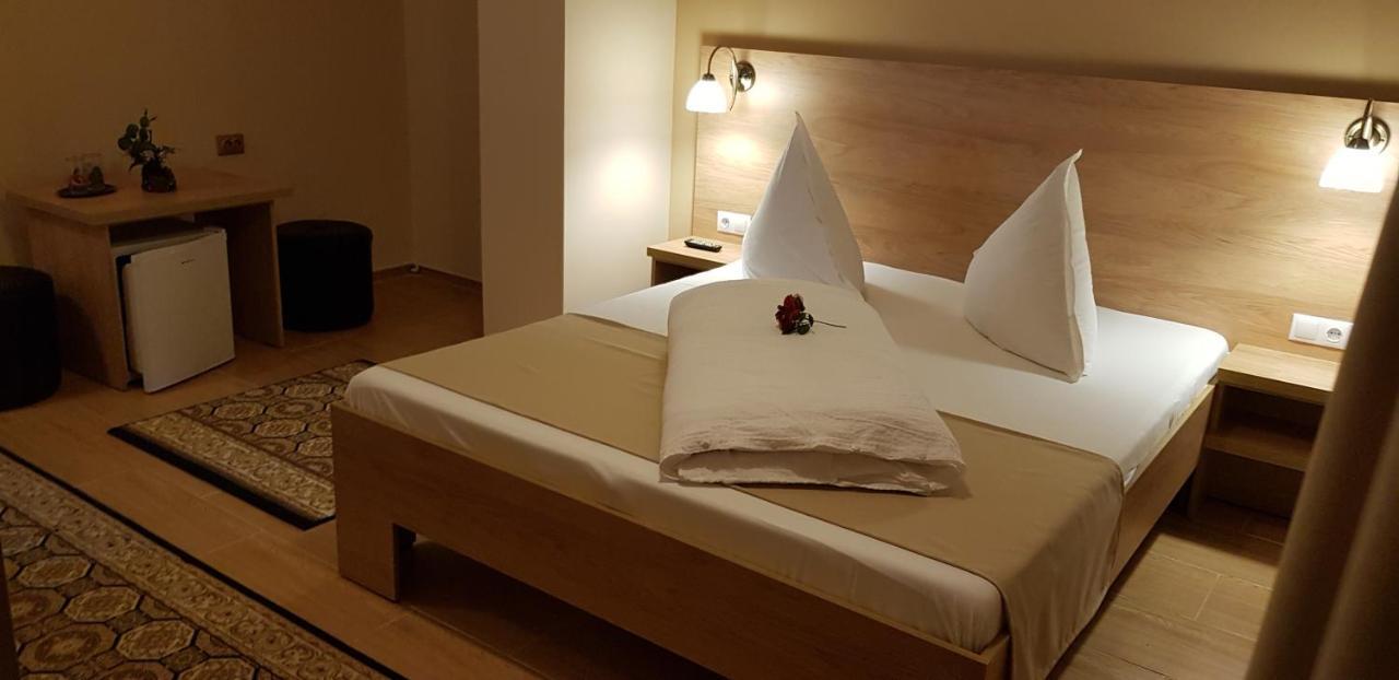 Complex Turistic Caprioara Hotell Baia Mare Exteriör bild