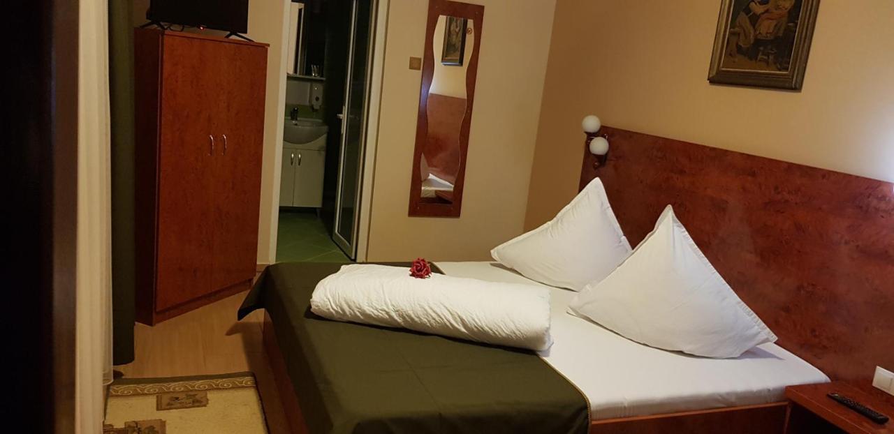 Complex Turistic Caprioara Hotell Baia Mare Exteriör bild