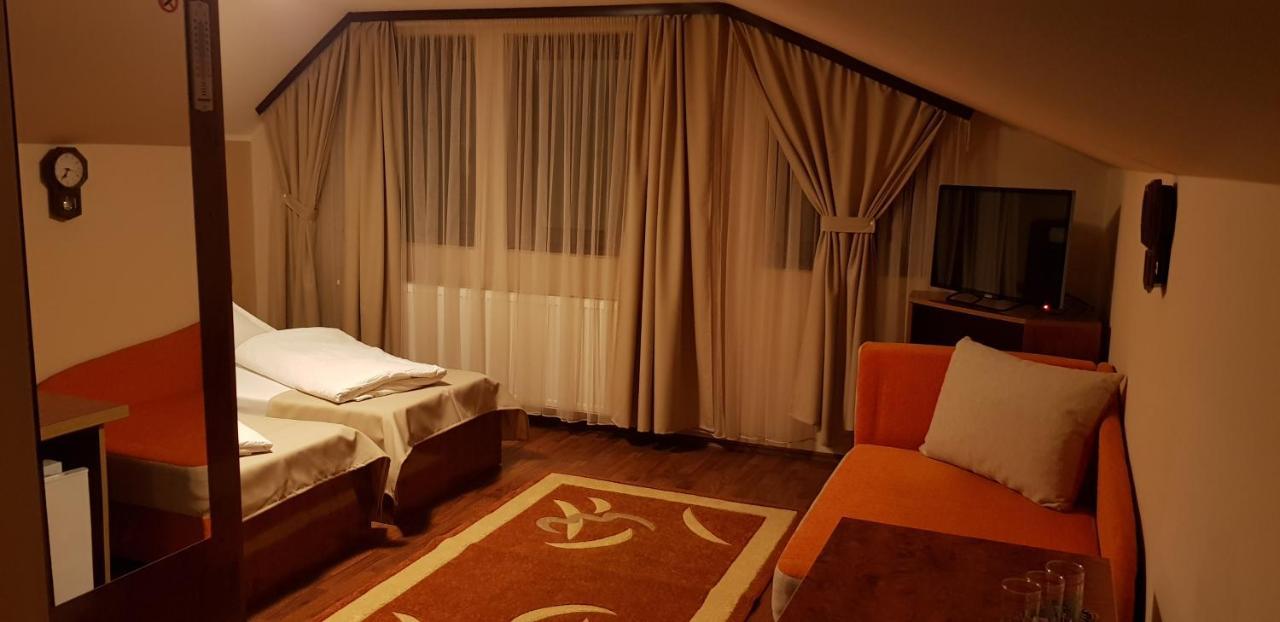Complex Turistic Caprioara Hotell Baia Mare Exteriör bild